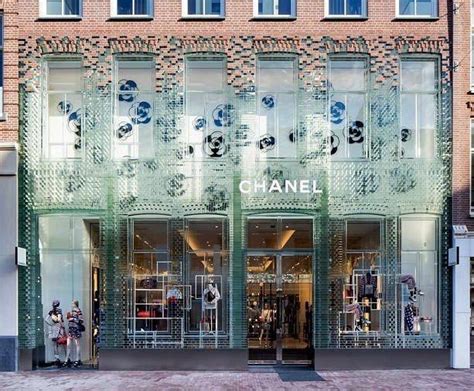 chanel glass brick storefront